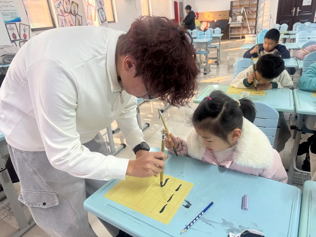 桐林书院开展“桐林雅韵送课行”寒假社区实践活动